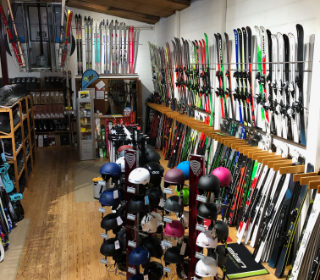 Ski's, skischoenen en accessoires 
